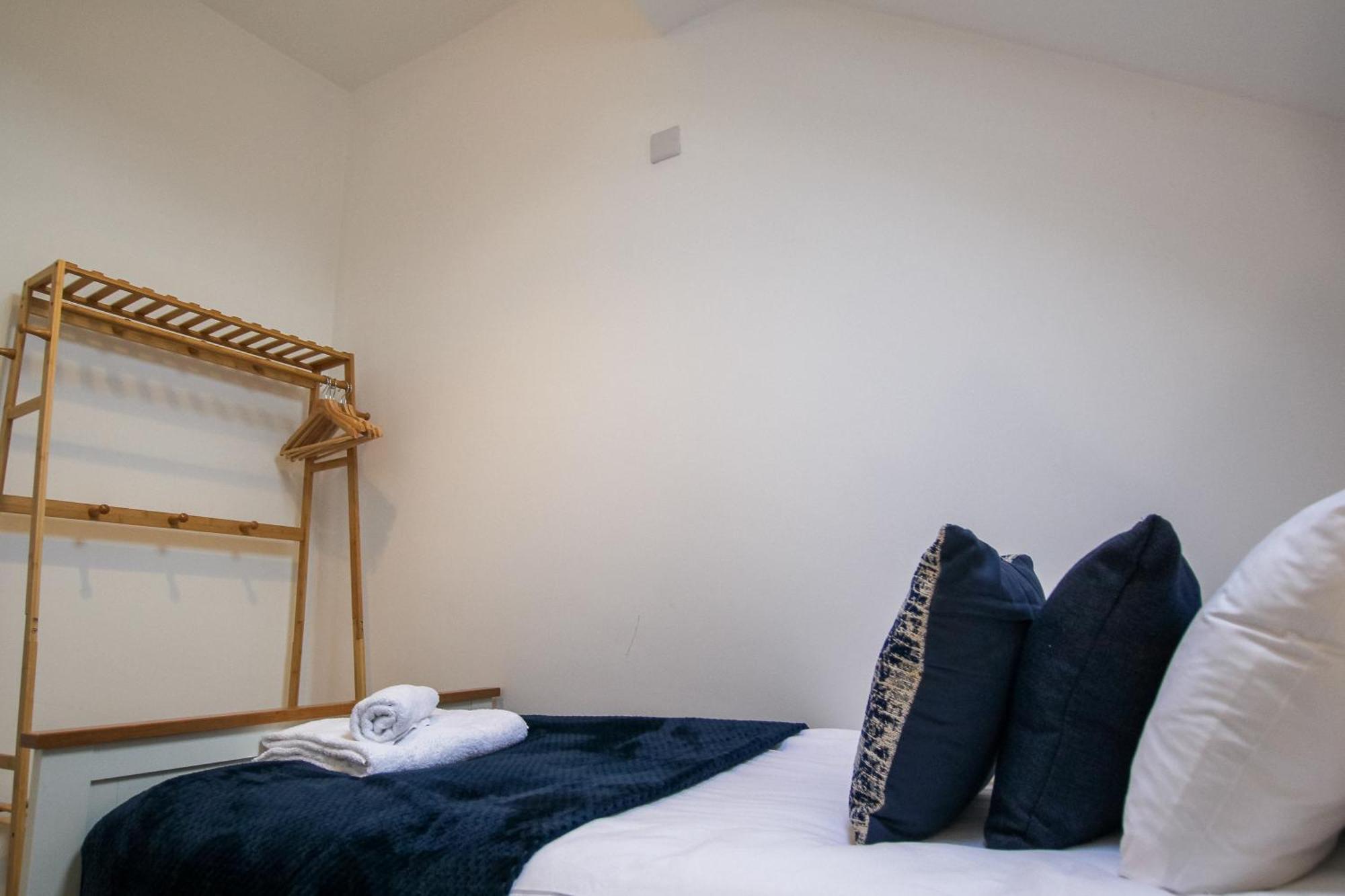 Fairways View - Spacious Apartment - Sleeps 6 - Lovely Views - By Rework Accommodation Хойлэйк Экстерьер фото